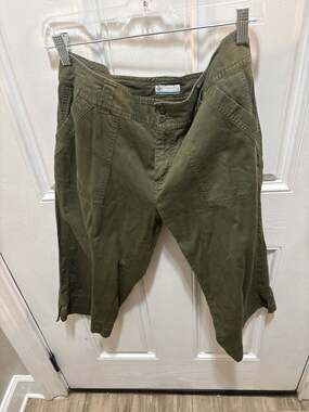 Columbia Women's Anytime Casual Capri Pants Olive Green Size 12